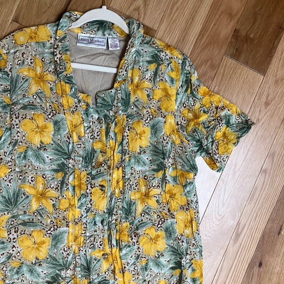 Vintage plus breezy button down dress! - Picture 2 of 6